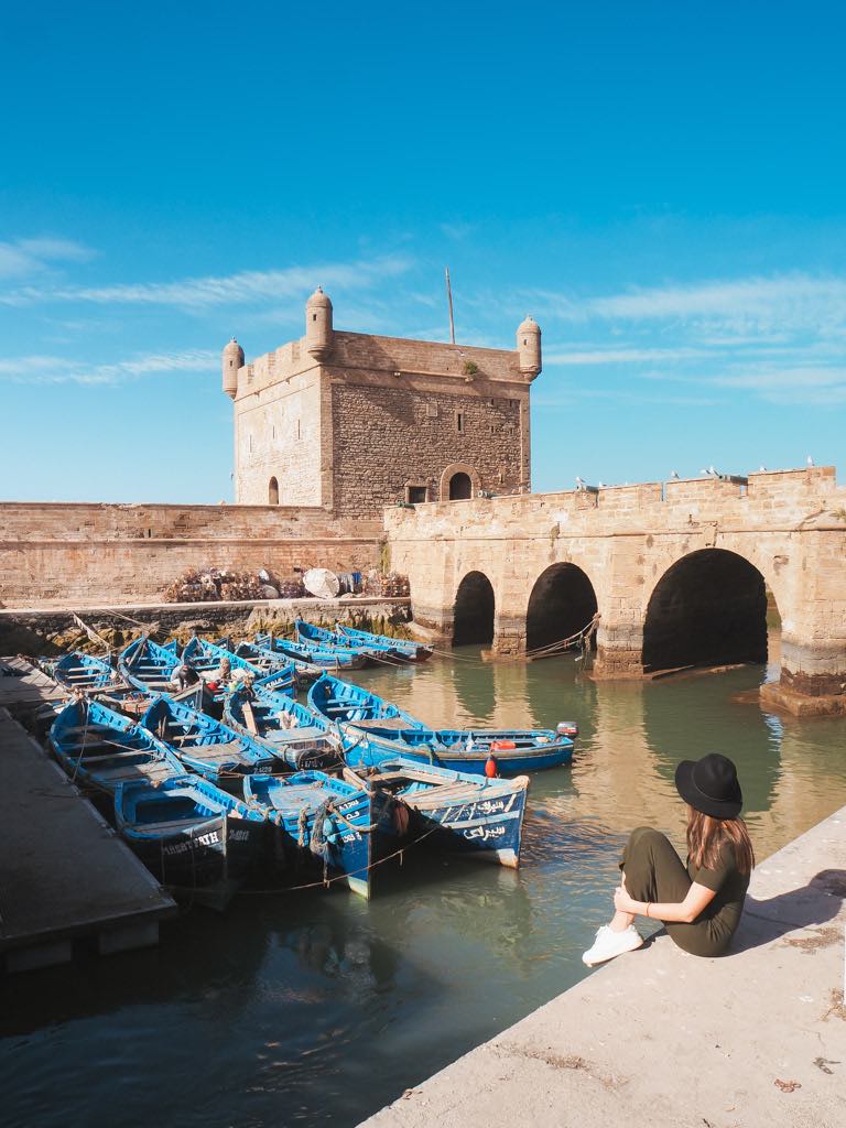 que-ver-en-essaouira-barcas-azules-puerto-marruecos-1