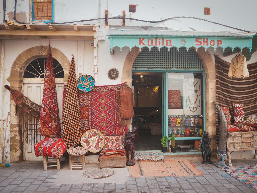 que-ver-en-essaouira-tiendas-medina-marruecos