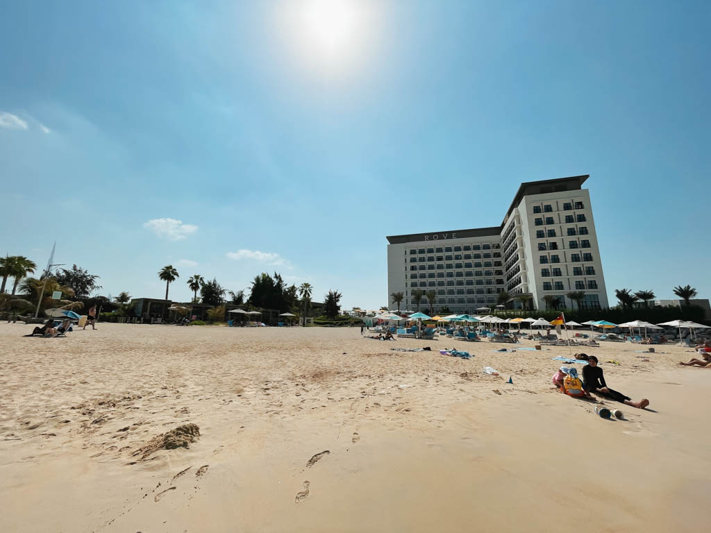 dubai-con-ninos-hotel-rove-la-mer-beach-playa-la-mer