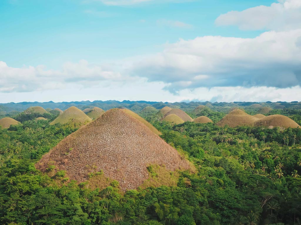 chocolate-hills-bohol-viajar-a-filipinas-justwotravel