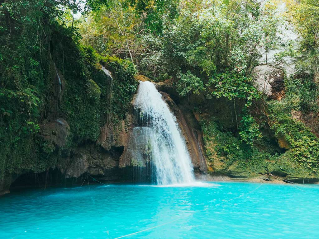 kawasan-falls-moalboal-cebu-filipinas-justwotravel