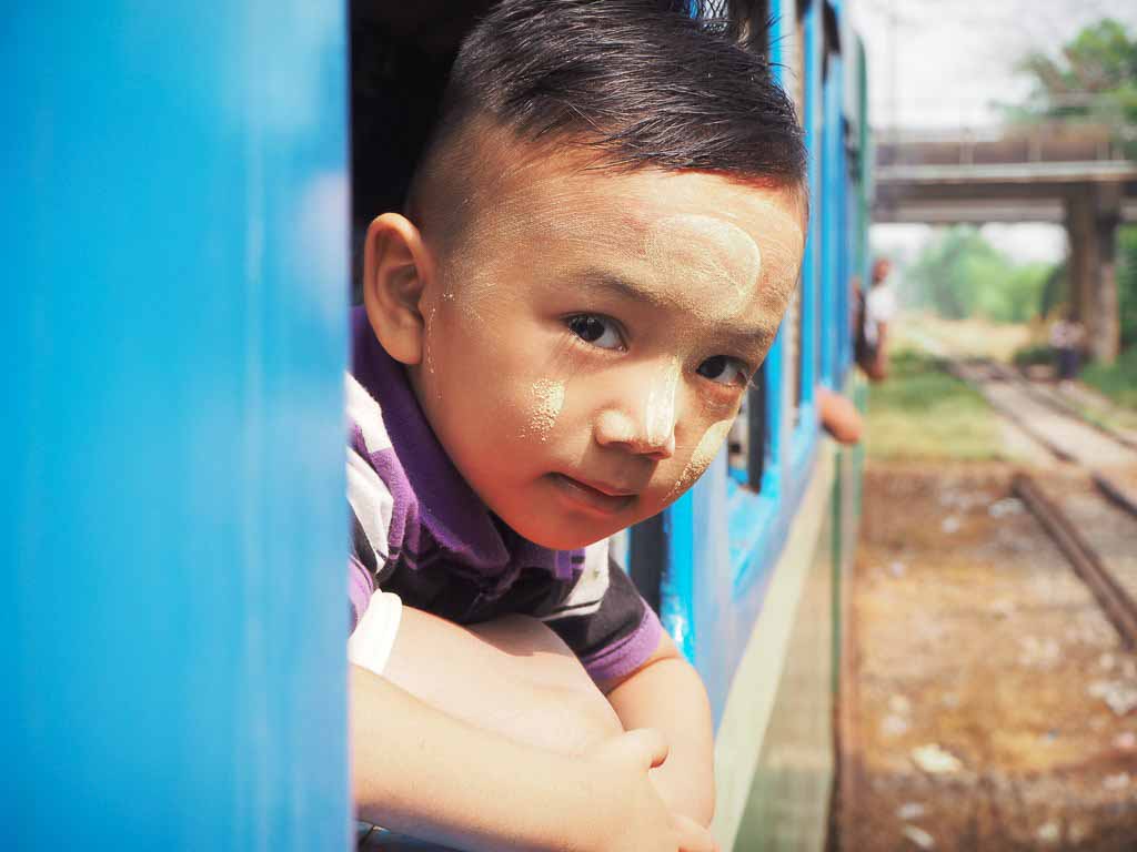 myanmar-por-libre-yangon-tren-circular-justwotravel