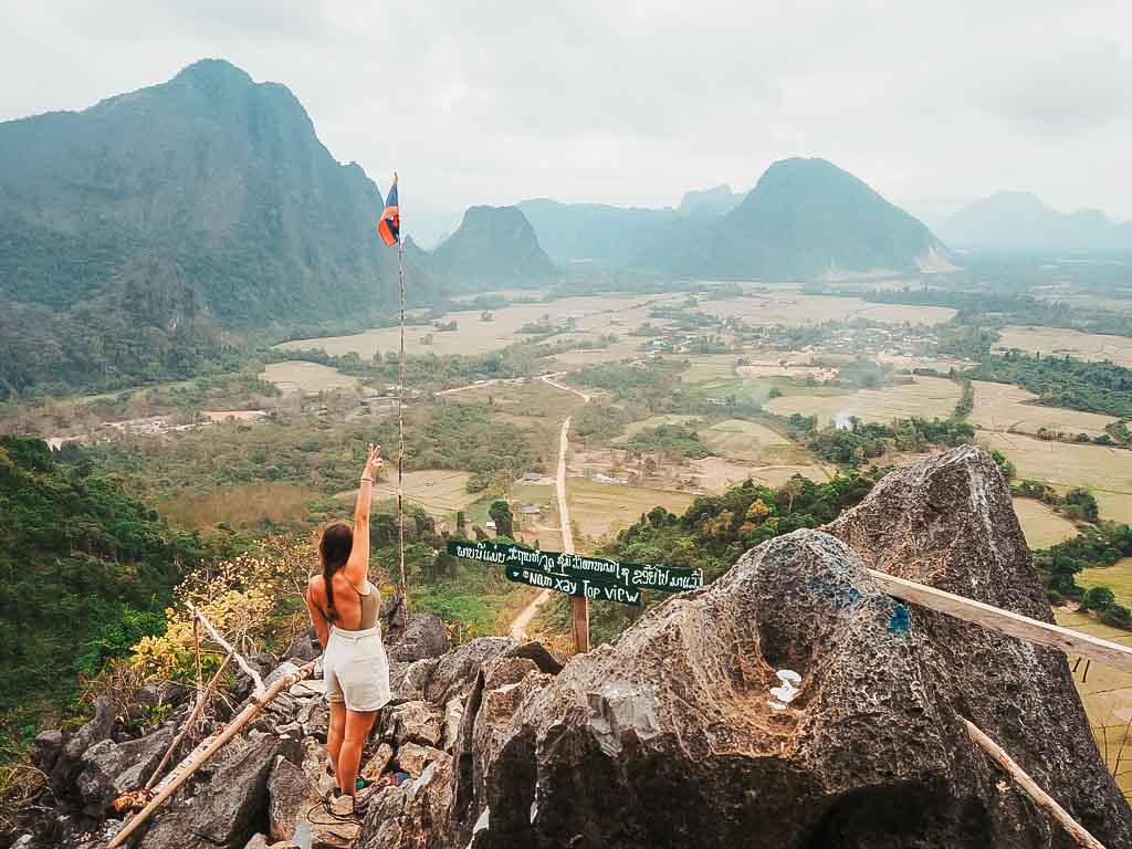 viajar-a-laos-por-libre-que-ver-en-vang-vieng-justwotravel